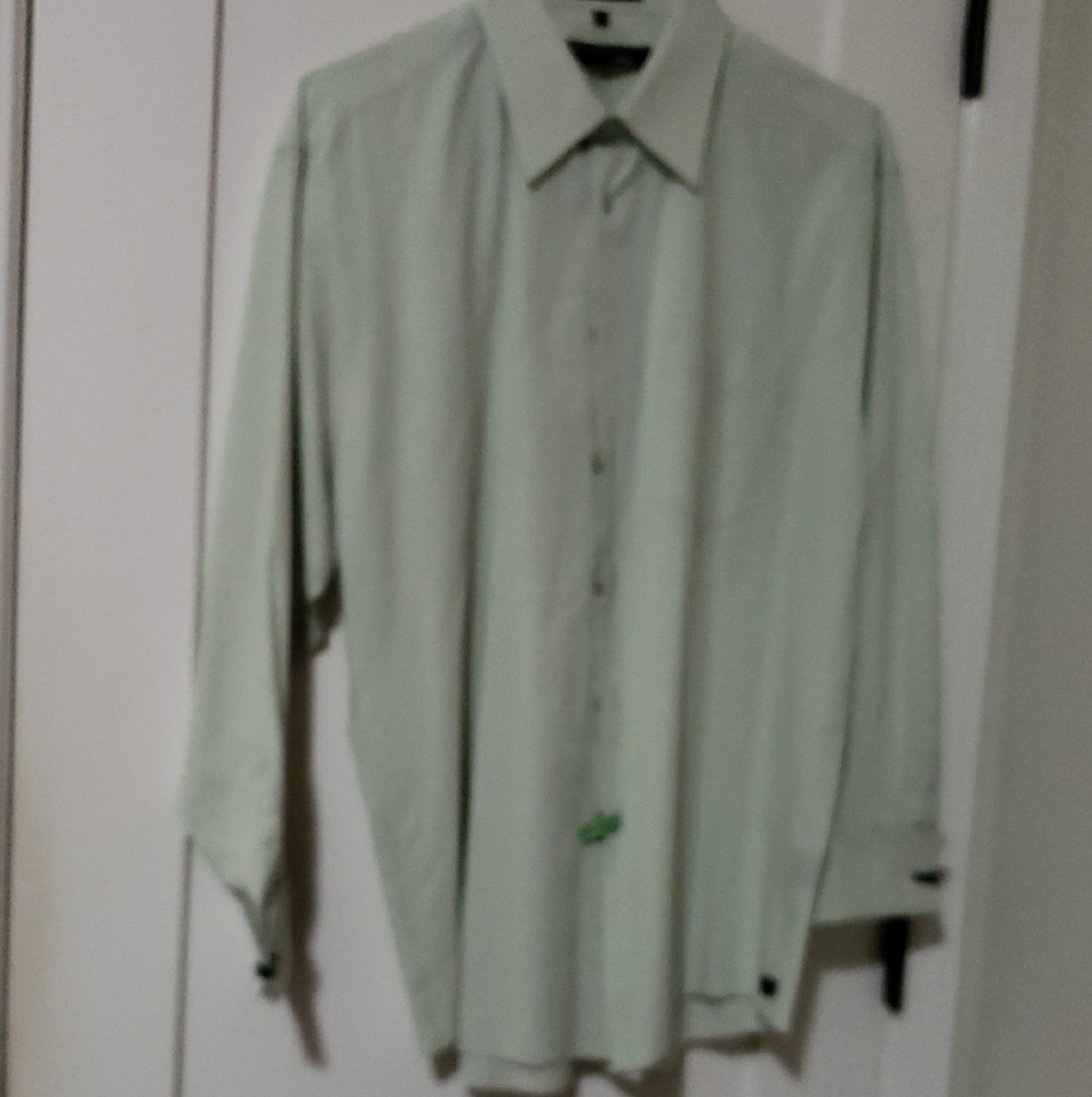 Mint Green Long-Sleeve Dress Shirt for Versatile Wear
